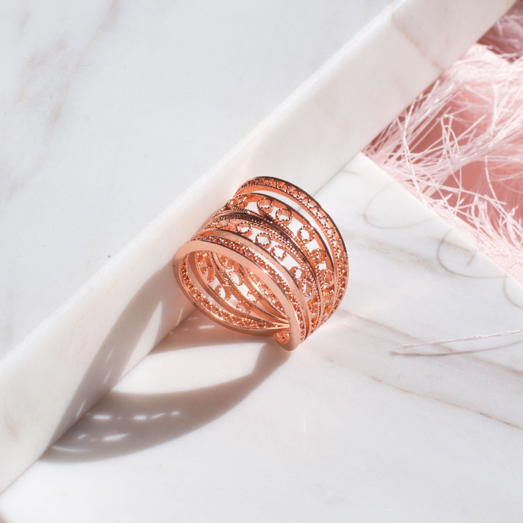 Anillo en filigrana momposina en plata chapados en oro de 24 kilates.  Filigree Jewelry. #IAMDAILA