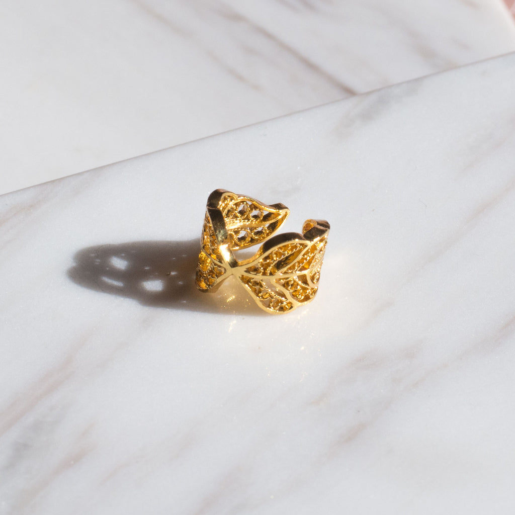 Earcuff en forma de hojas en filigrana momposina enchapado en oro de 24k