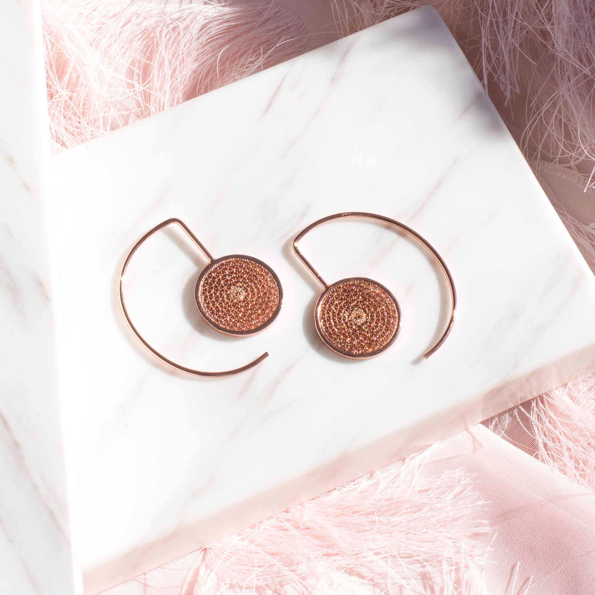 Aretes en filigrana momposina elaborados en plata 9.80 con chapado en oro de 24 kilates