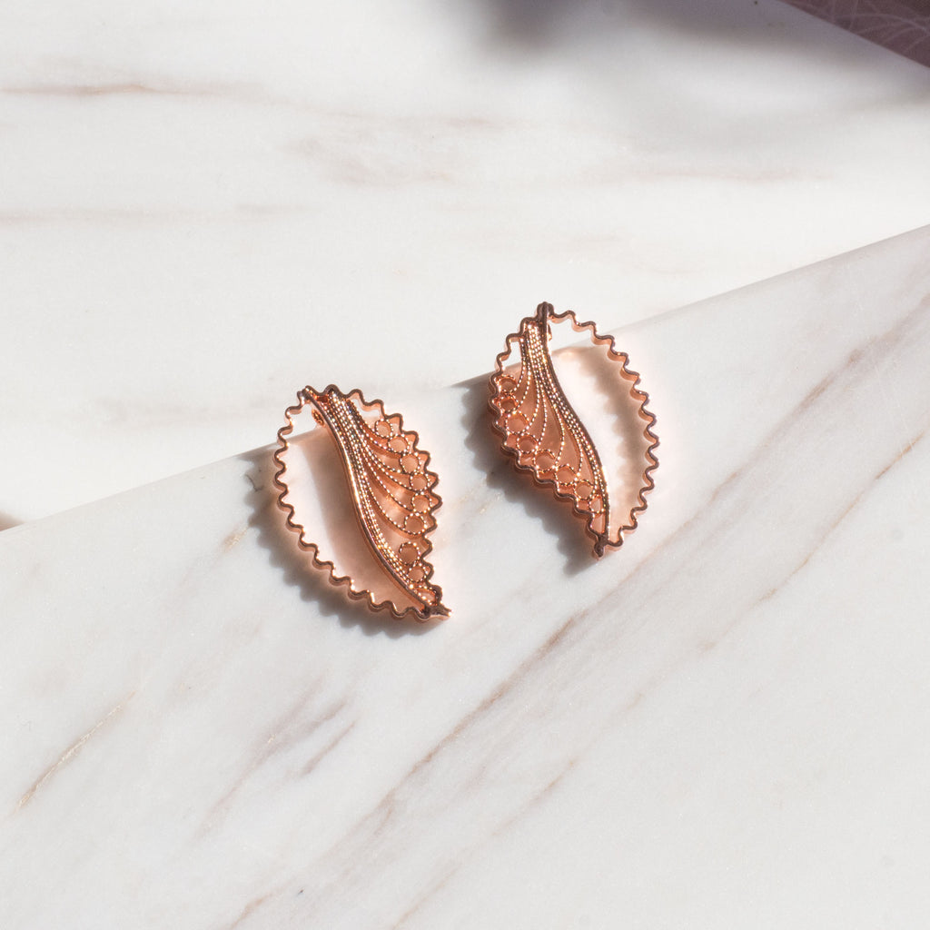 Aretes Topos en filigrana momposina elaborados en plata con chapado en oro rosa