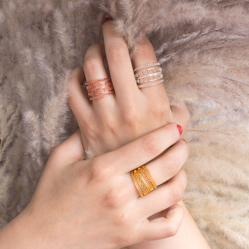 Anillo en filigrana momposina en plata chapados en oro de 24 kilates.  Filigree Jewelry. #IAMDAILA