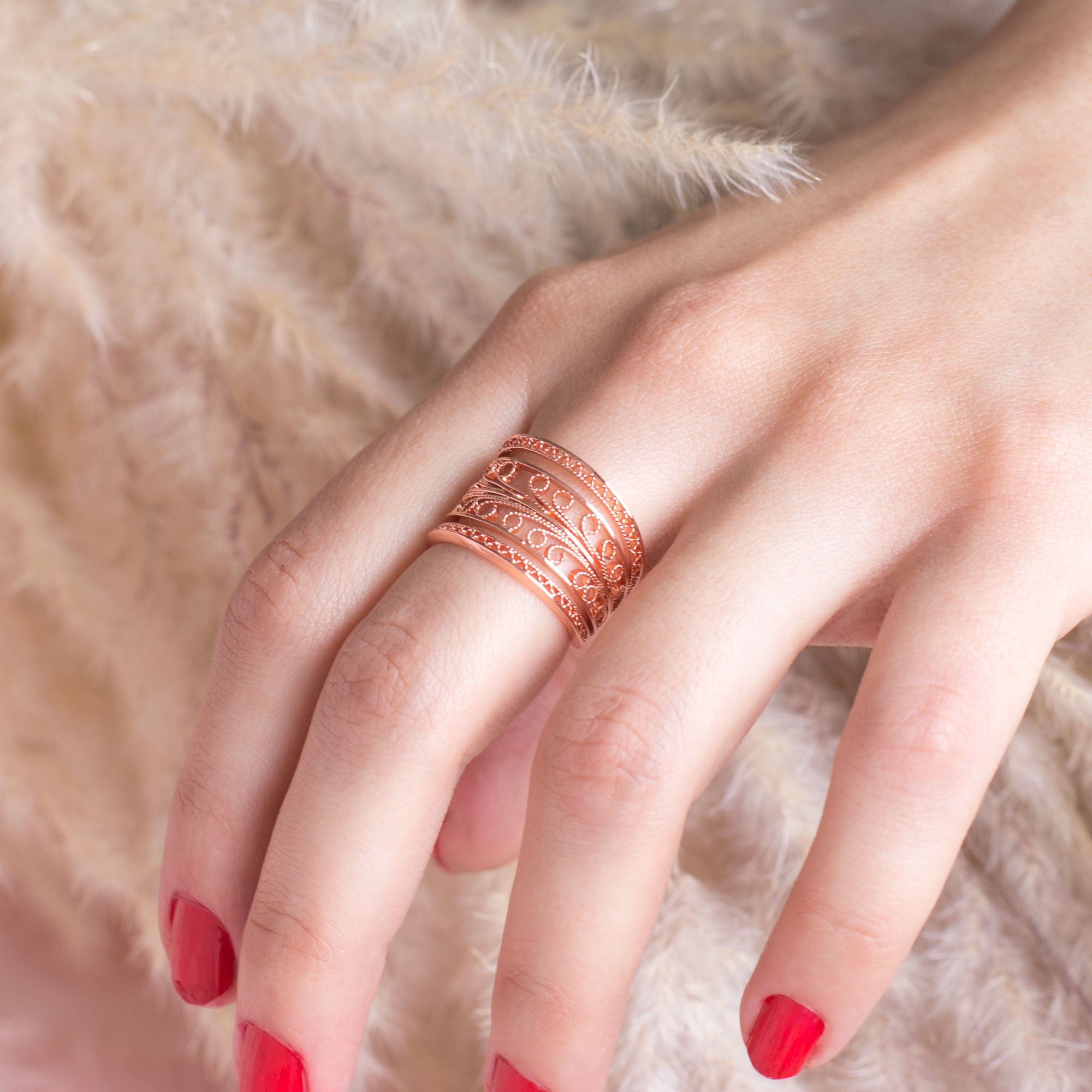 Anillo en filigrana momposina en plata chapados en oro de 24 kilates.  Filigree Jewelry. #IAMDAILA