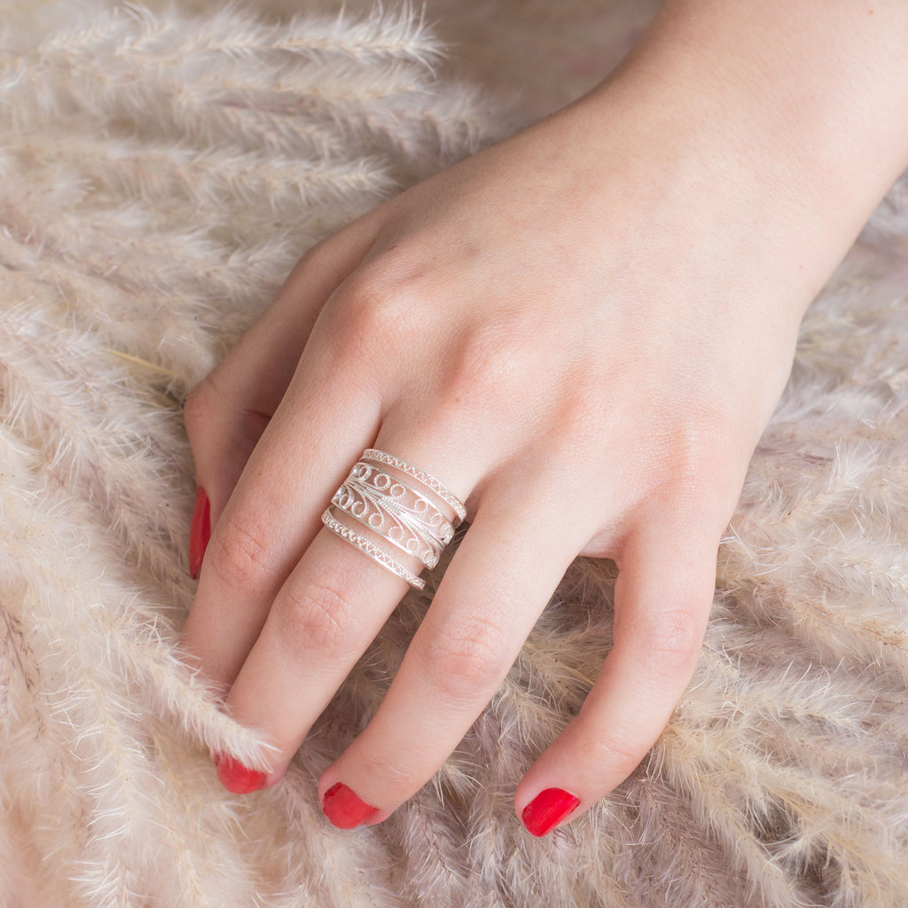 Anillo en filigrana momposina en plata chapados en oro de 24 kilates.  Filigree Jewelry. #IAMDAILA