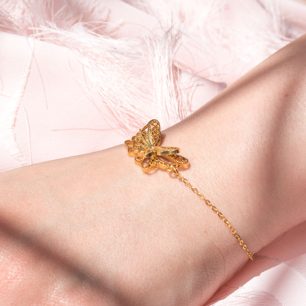 Pulsera de mariposa en filigrana momposina en plata chapados en oro de 24 kilates