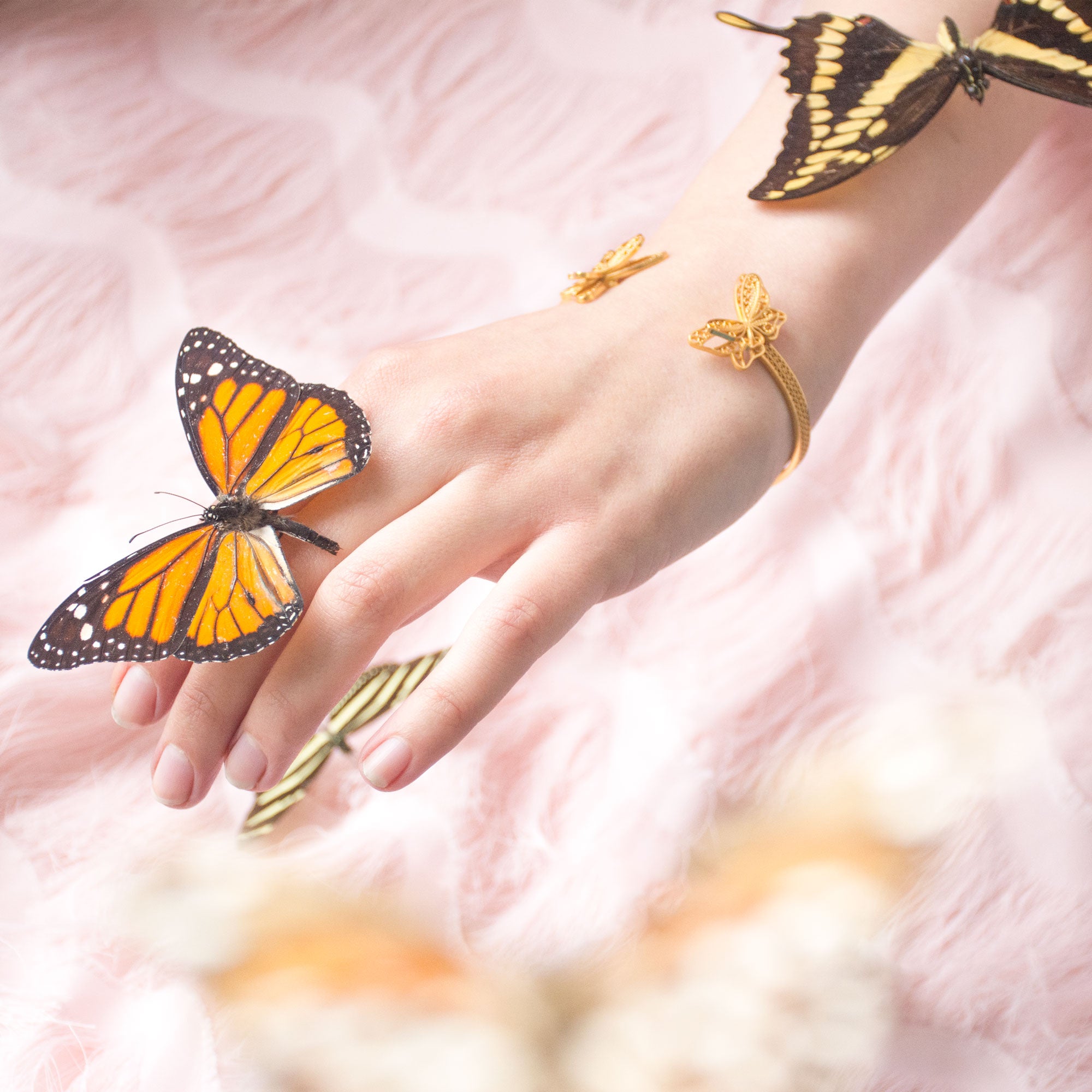 Brazalete en filigrana momposina en plata chapados en oro de 24 kilates. Filigree Jewelry #IAMDAILA