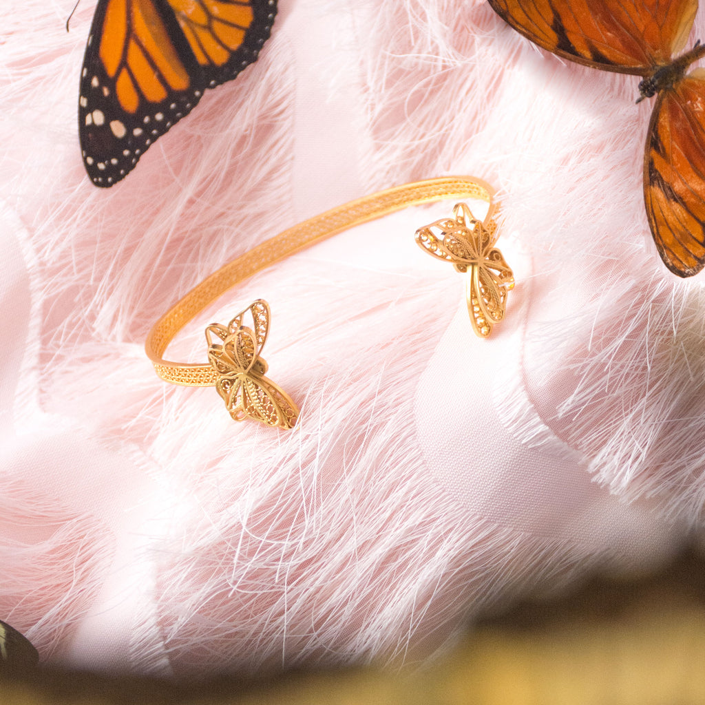 Brazalete en filigrana momposina en plata chapados en oro de 24 kilates. Filigree Jewelry #IAMDAILA