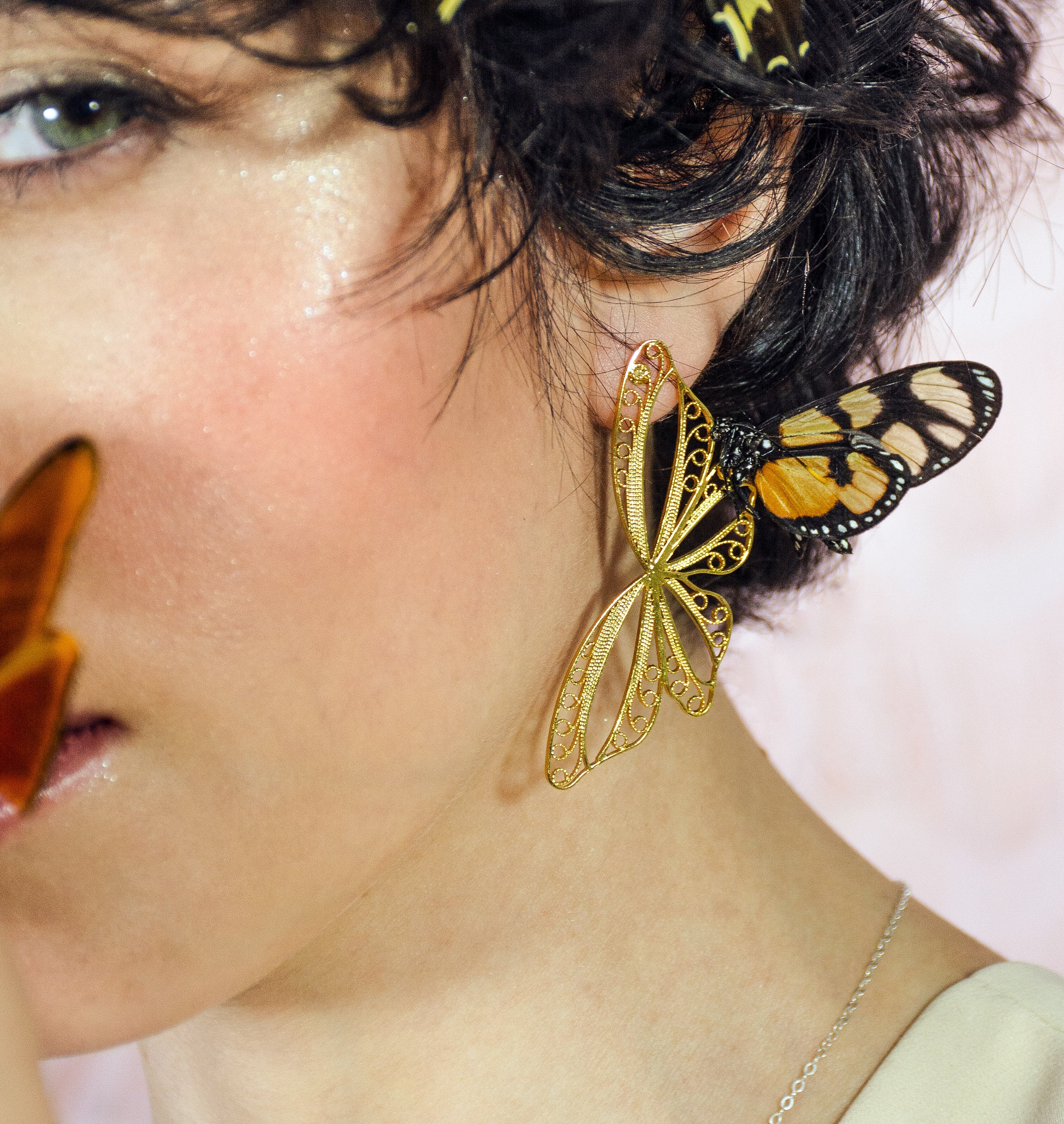 Aretes Mariposa Alada Grande en Filigrana: elaborados en plata 9.70 chapados en oro de 24 kilates