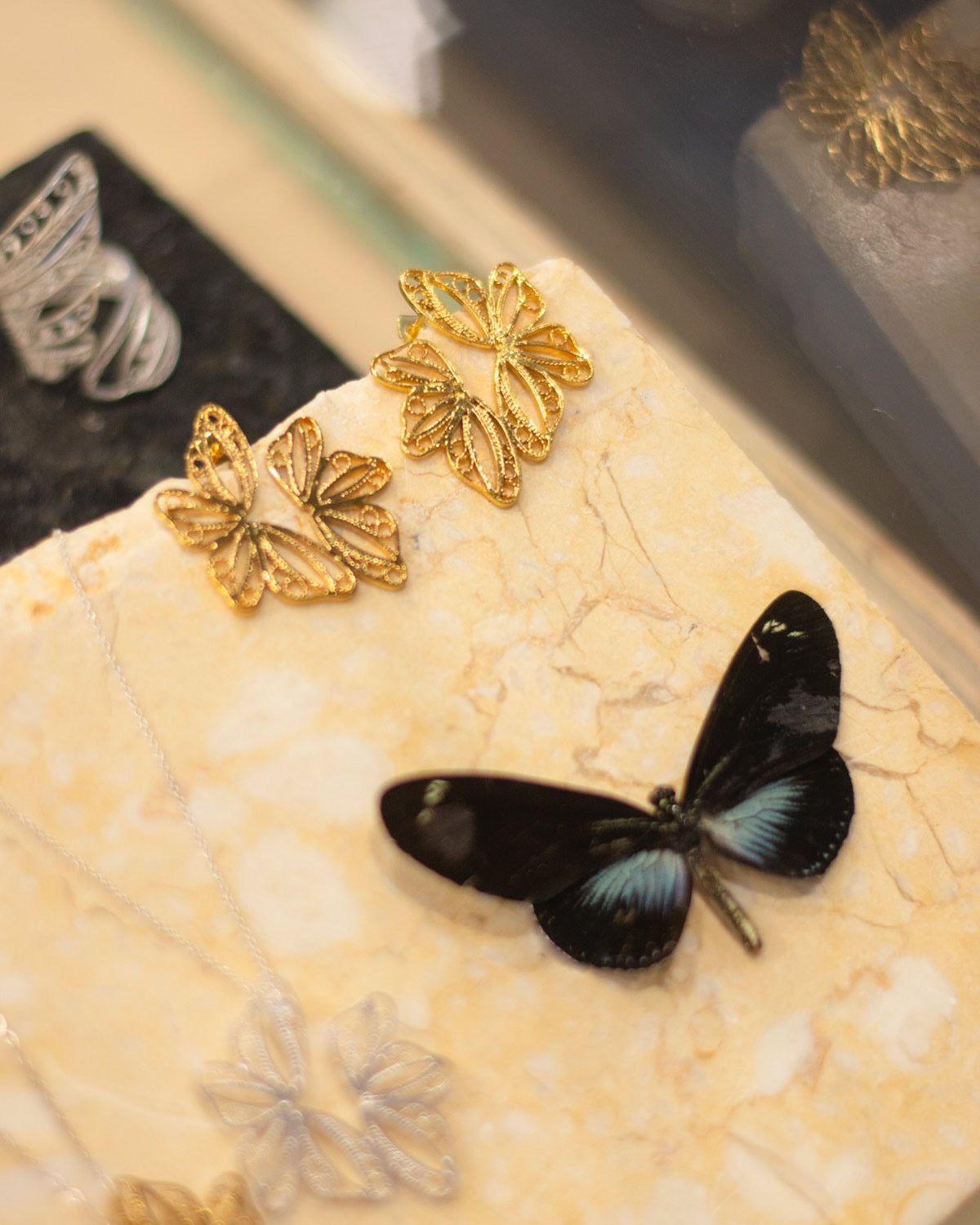 Aretes Alas de Mariposa Mediano en Filigrana